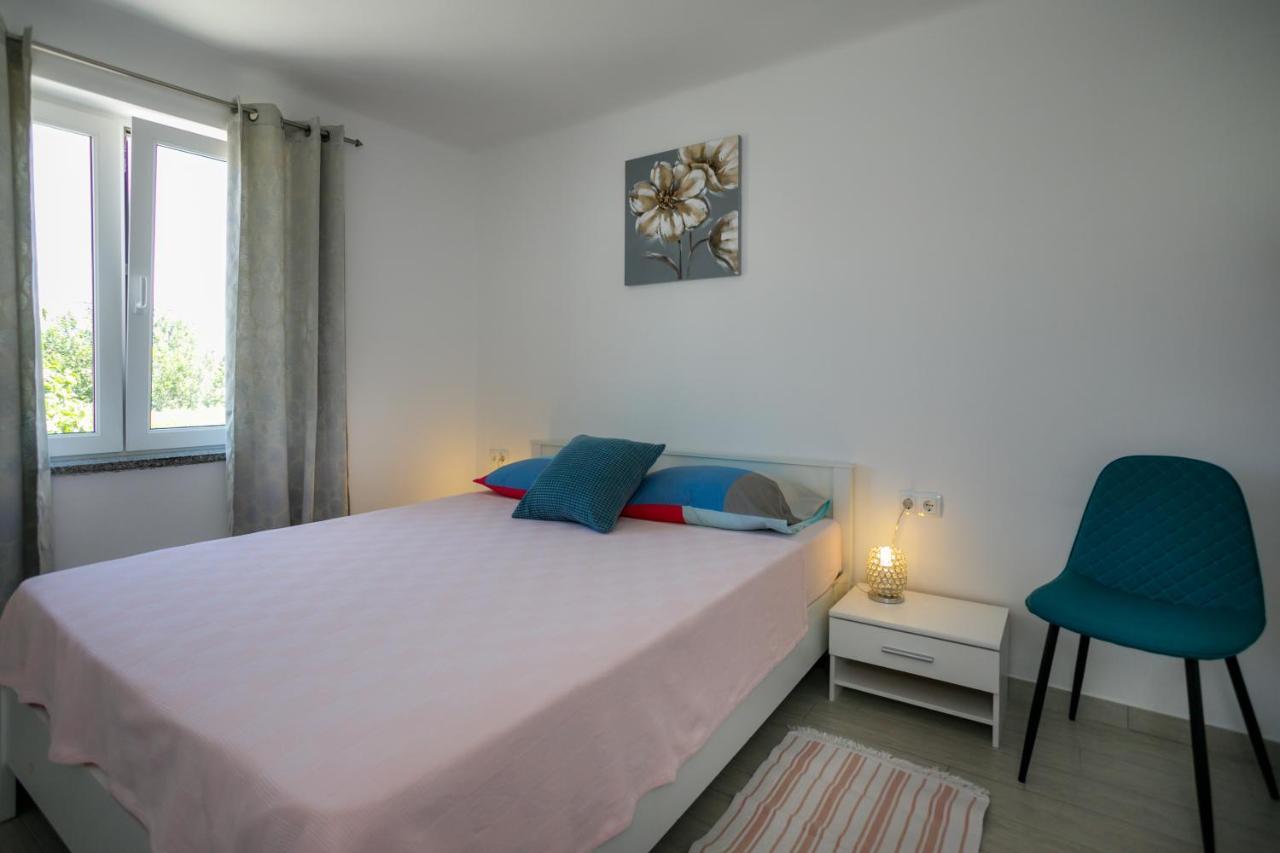 Oliva Apartment Vrbnik Exterior photo